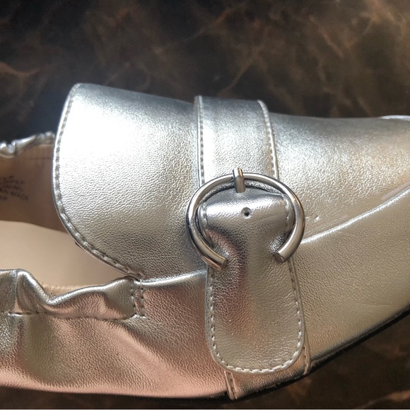 Nine West Metallic Silver Flats Slip-on Shoes NWOT - Picture 4 of 8